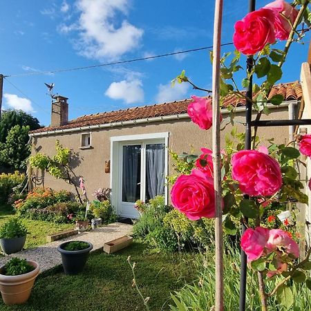 Brigitte Et Franck Bed & Breakfast Triaize Exterior foto