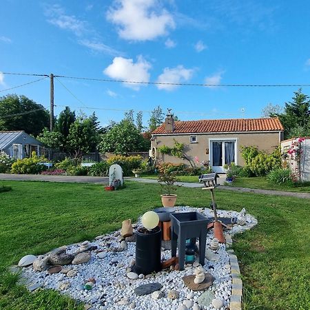Brigitte Et Franck Bed & Breakfast Triaize Exterior foto